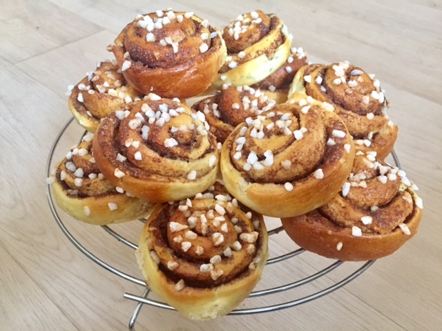 Cinnamon roll Pains Suédois à la cannelle Kanelbulle