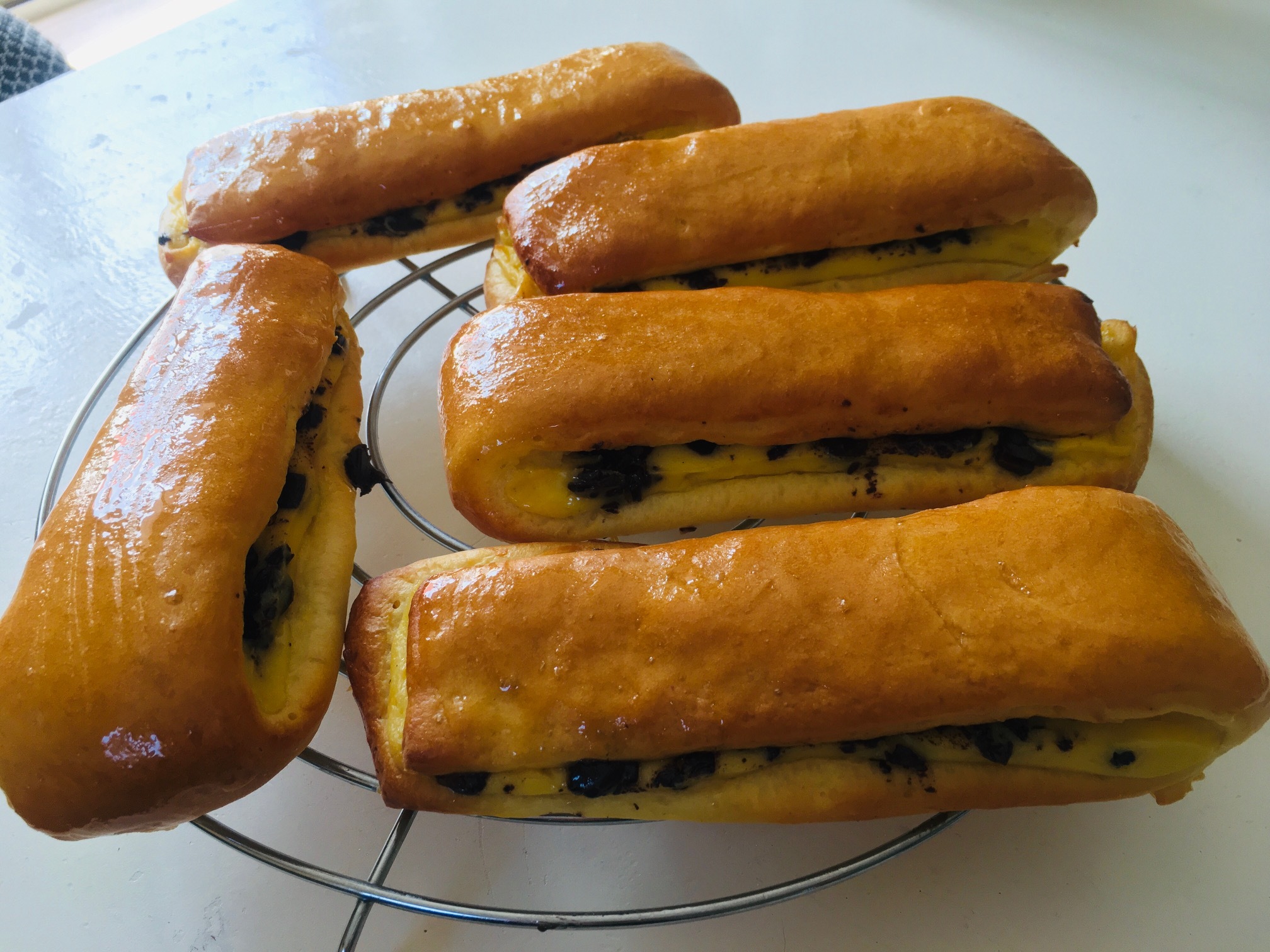 Brioche Suisse à La Crème Pâtissière Et Pépites De Chocolat 